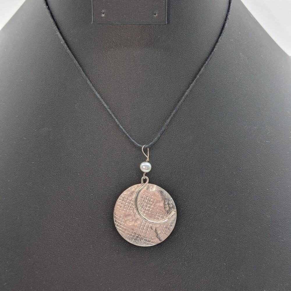 Vtg 925 Sterling Silver Corded Pearl Hammered Disk Pendant 15" Boho Necklace